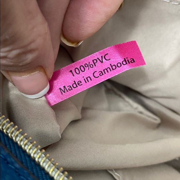 Trina Turk Blue Pebbled Faux Leather Tote/Purse Shoulder Bag with Colorful Pouch - Picture 15 of 16